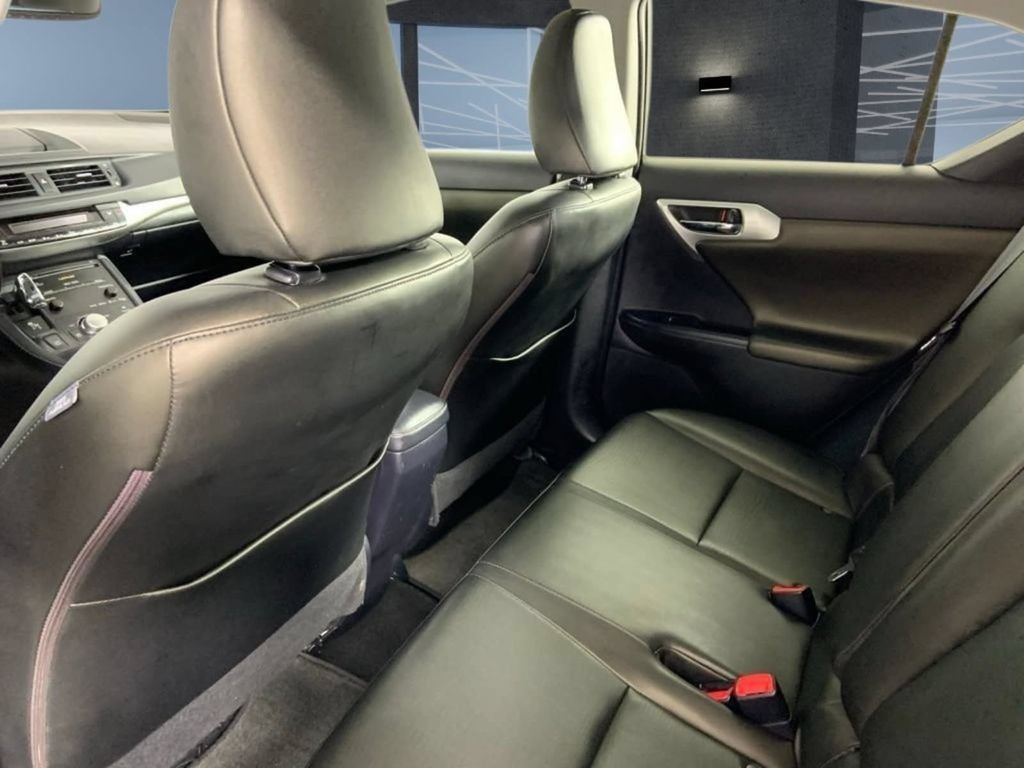 Used 2013 Lexus CT 200h w/ Premium Pkg w/Navigation FWD image 19