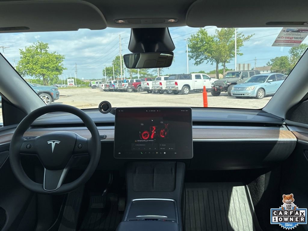 Used 2024 Tesla Model Y Long Range RWD image 3