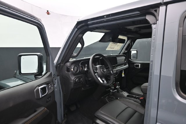 New 2026 Jeep Wrangler Unlimited Sahara AWD/4WD image 32