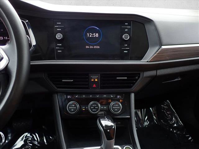 Used 2023 Volkswagen Jetta SEL FWD image 16