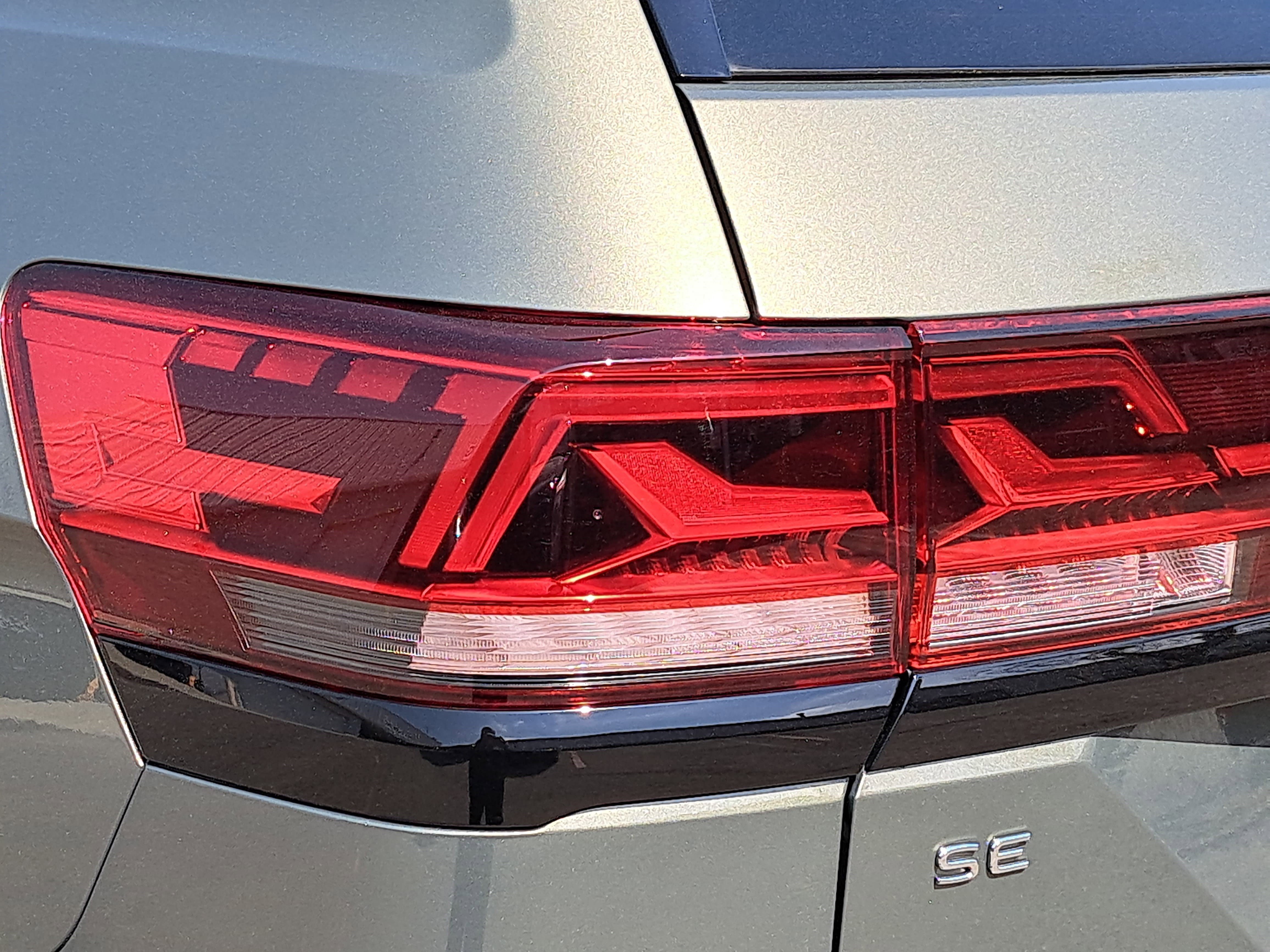 Used 2024 Volkswagen Atlas Peak Edition SE image 34