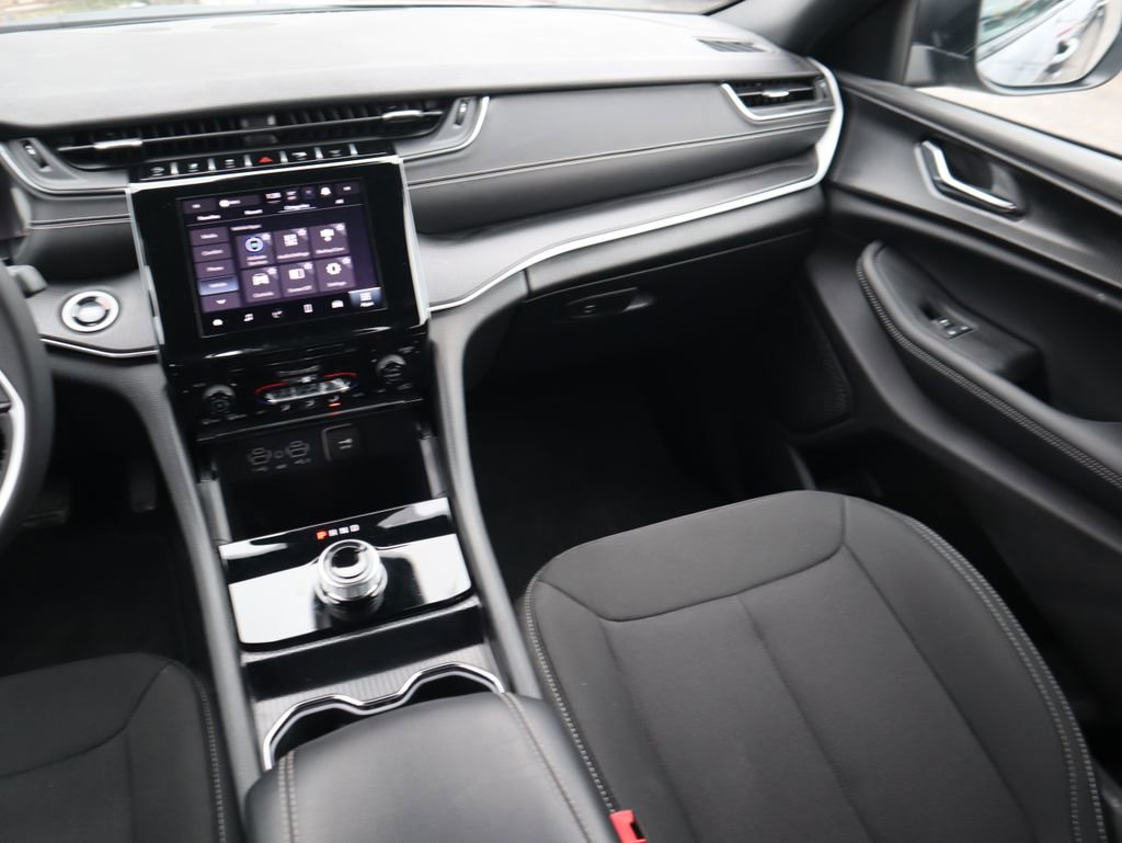 Used 2025 Jeep Grand Cherokee L Laredo image 13