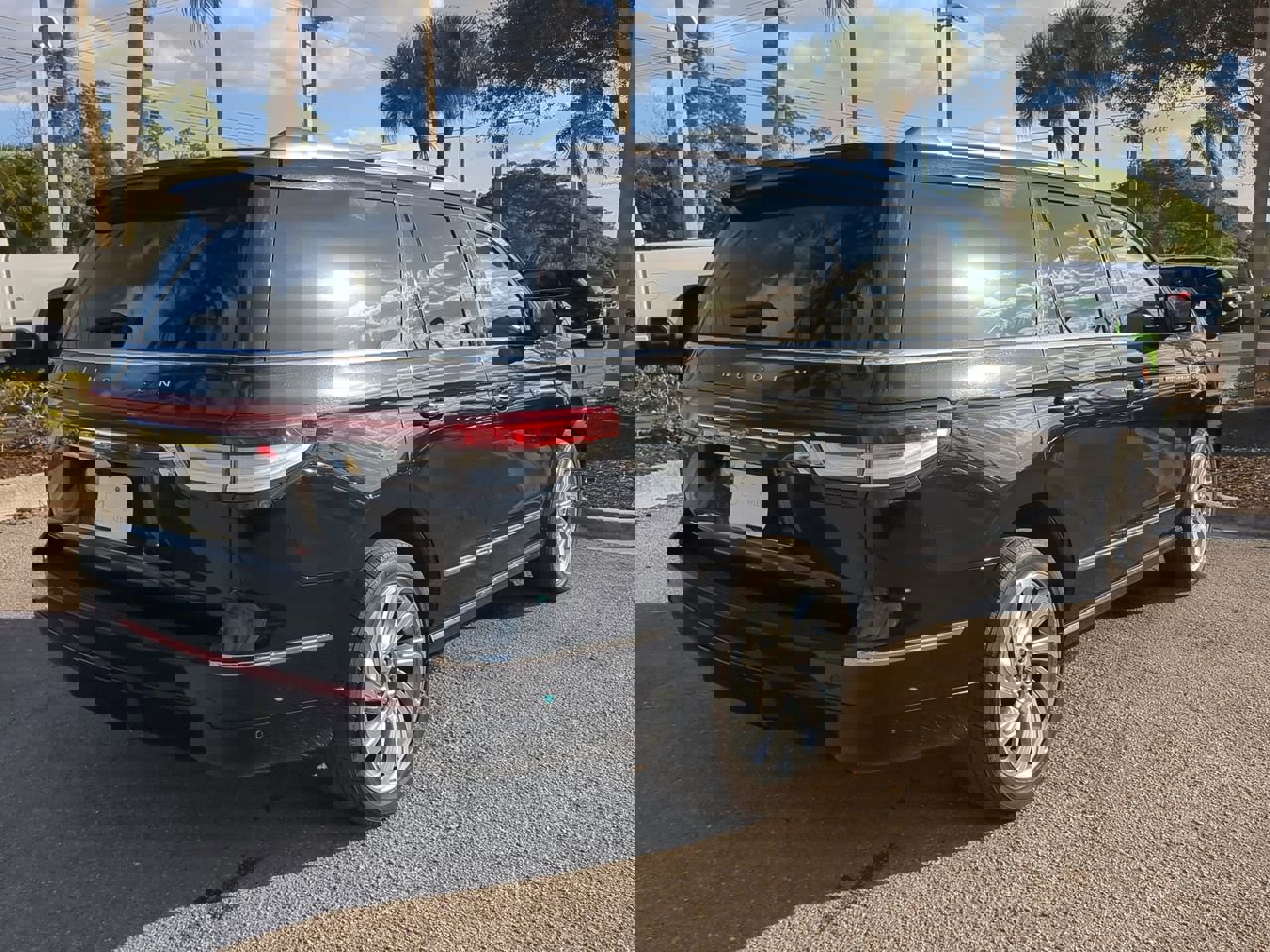 Used 2024 Lincoln Navigator Reserve image 5