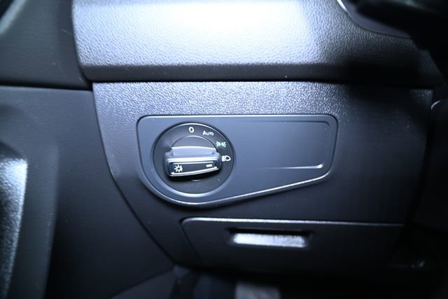 Used 2022 Volkswagen Tiguan SE image 39