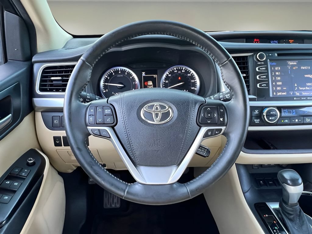Certified 2017 Toyota Highlander XLE FWD image 14
