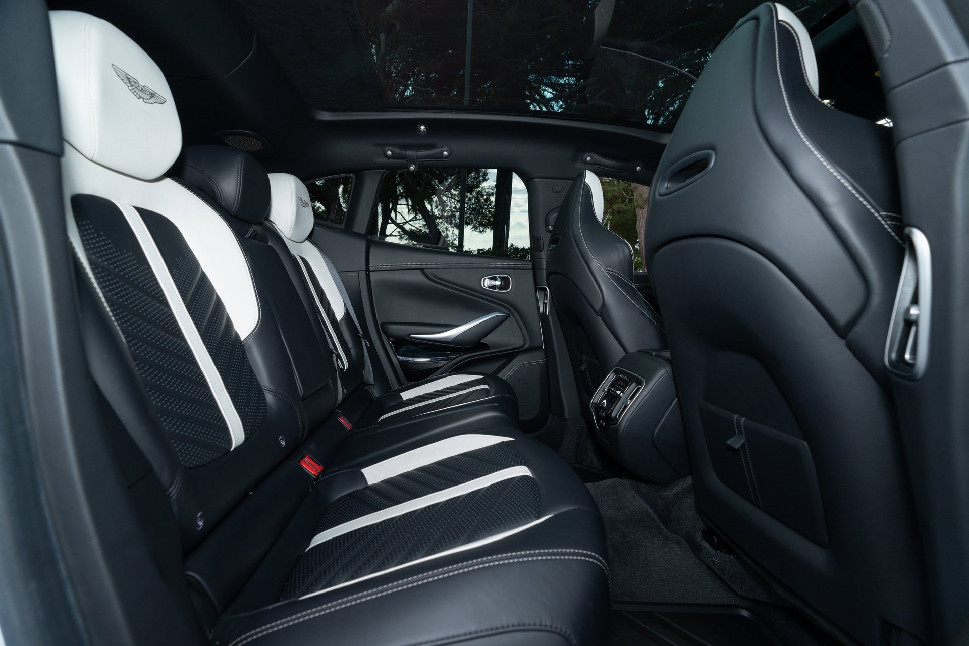 Used 2023 Aston Martin DBX 707 image 17