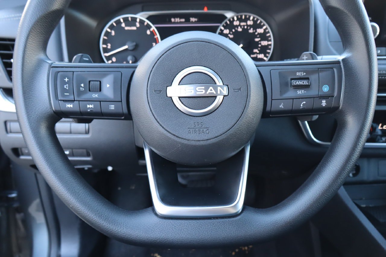 Used 2024 Nissan Rogue SV FWD image 11