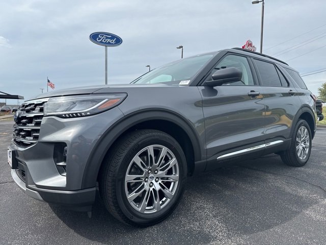 New 2025 Ford Explorer Active w/ Active Comfort Package image 1