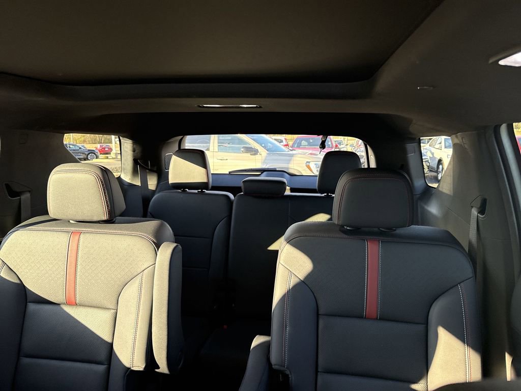 Certified 2025 Chevrolet Traverse RS w/ LPO, Floor Liner Package image 11