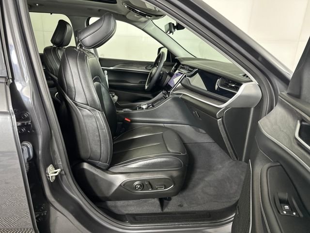 Used 2023 Jeep Grand Cherokee 4WD 4xe w/ Luxury Tech Group II image 28