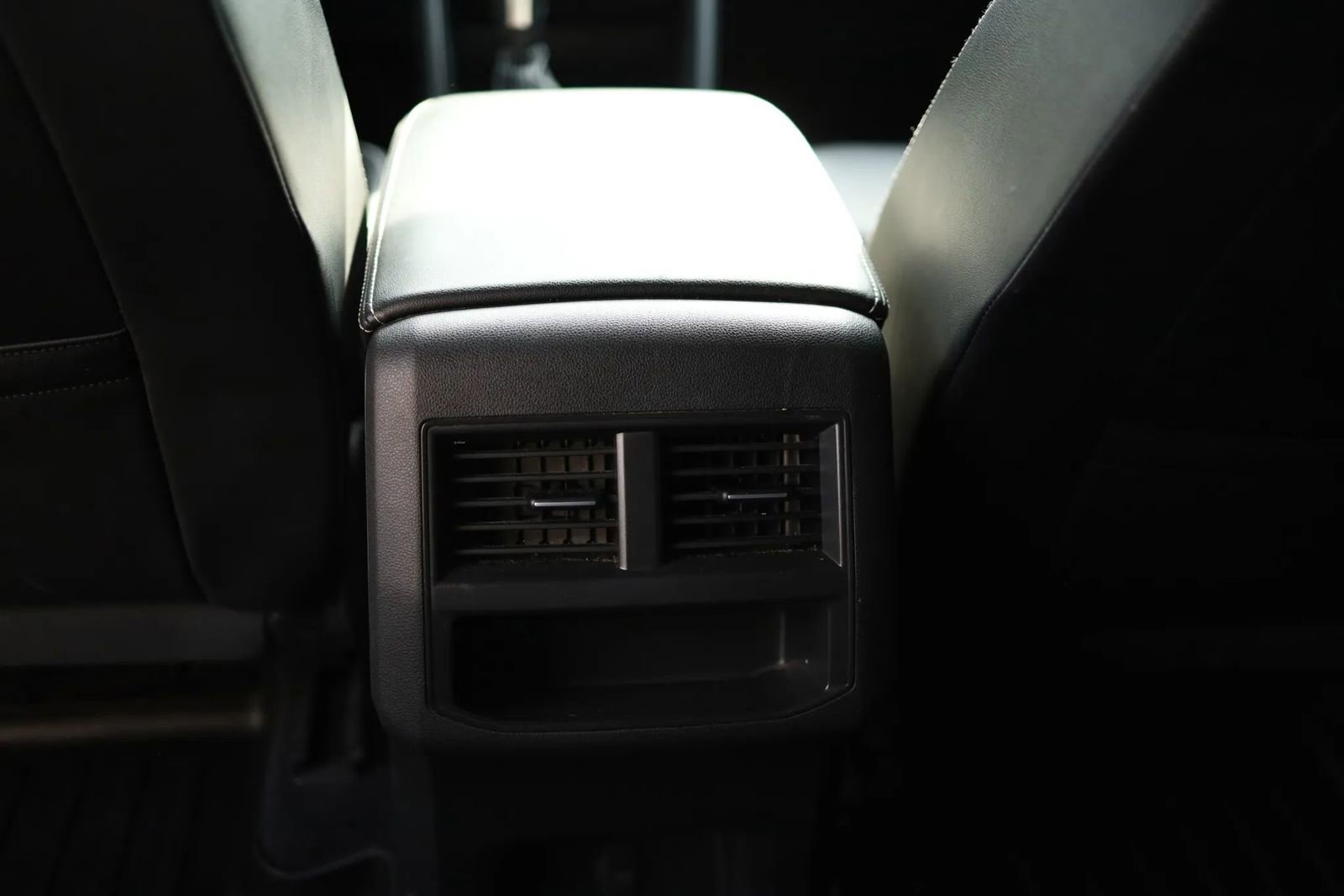 Used 2022 Volkswagen Atlas Cross Sport SE image 35