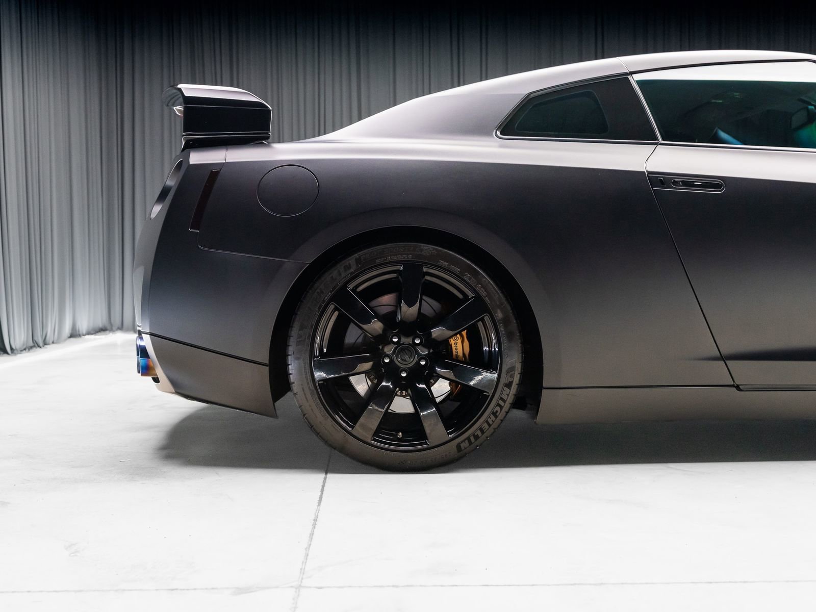 Used 2009 Nissan GT-R Premium AWD/4WD image 5