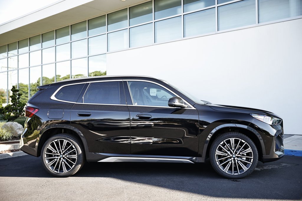 Used 2025 BMW X1 xDrive28i w/ Technology Package image 3