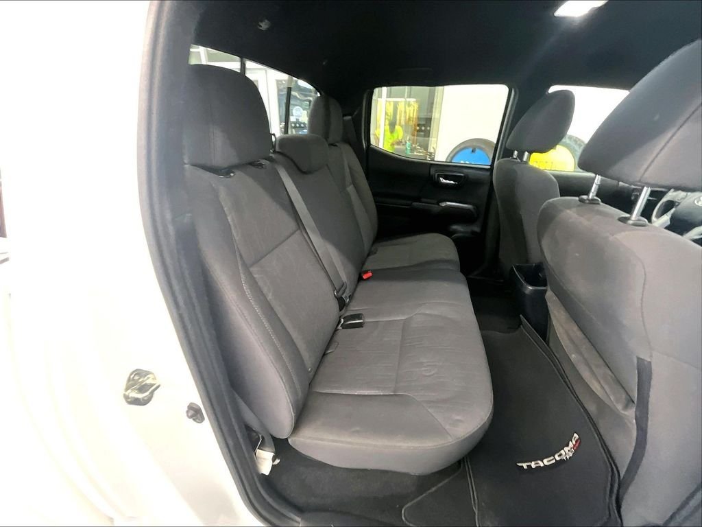 Used 2017 Toyota Tacoma TRD Sport w/ Tow Package (A/T) AWD/4WD image 16