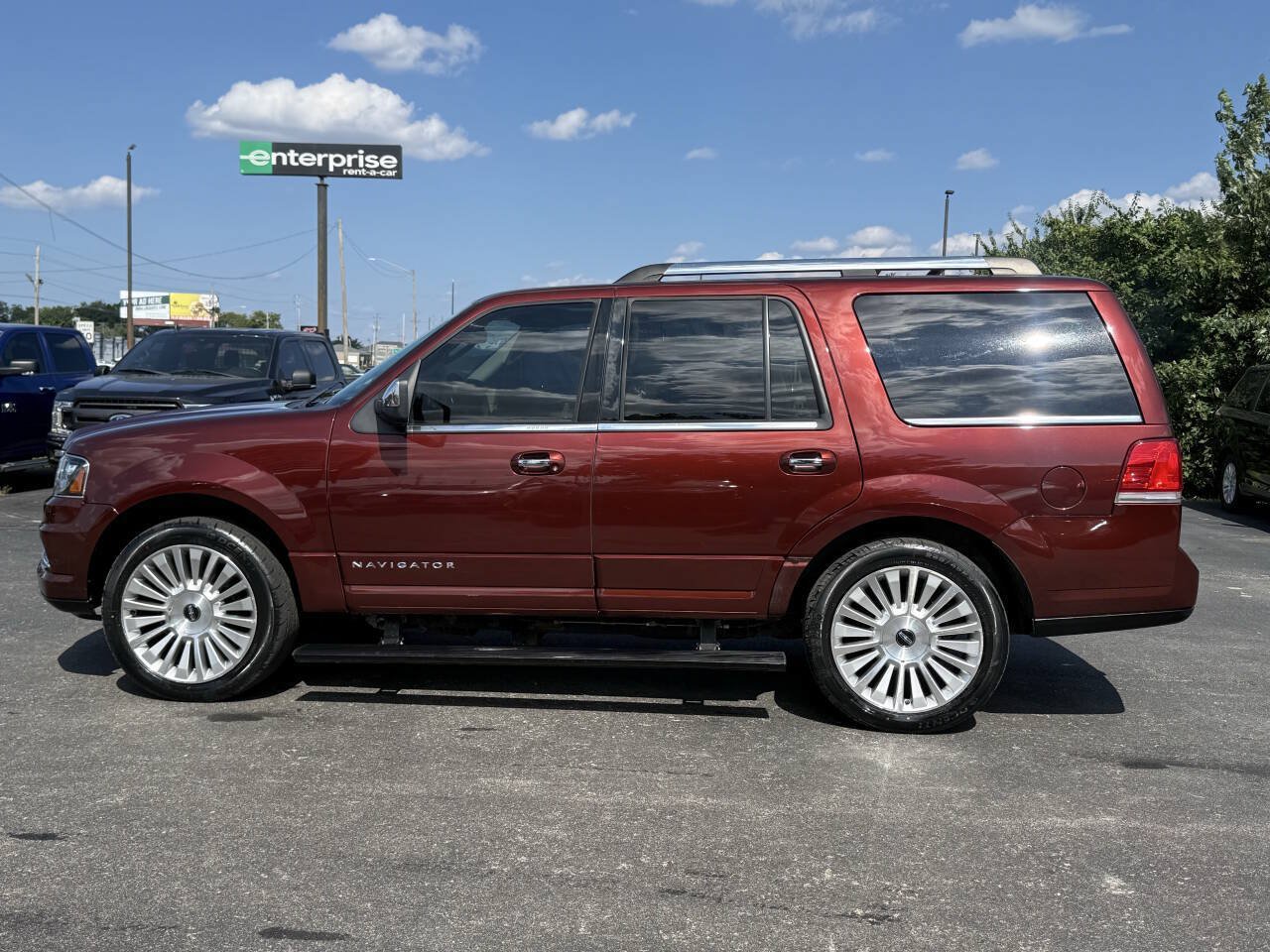Used 2016 Lincoln Navigator Reserve AWD/4WD image 2