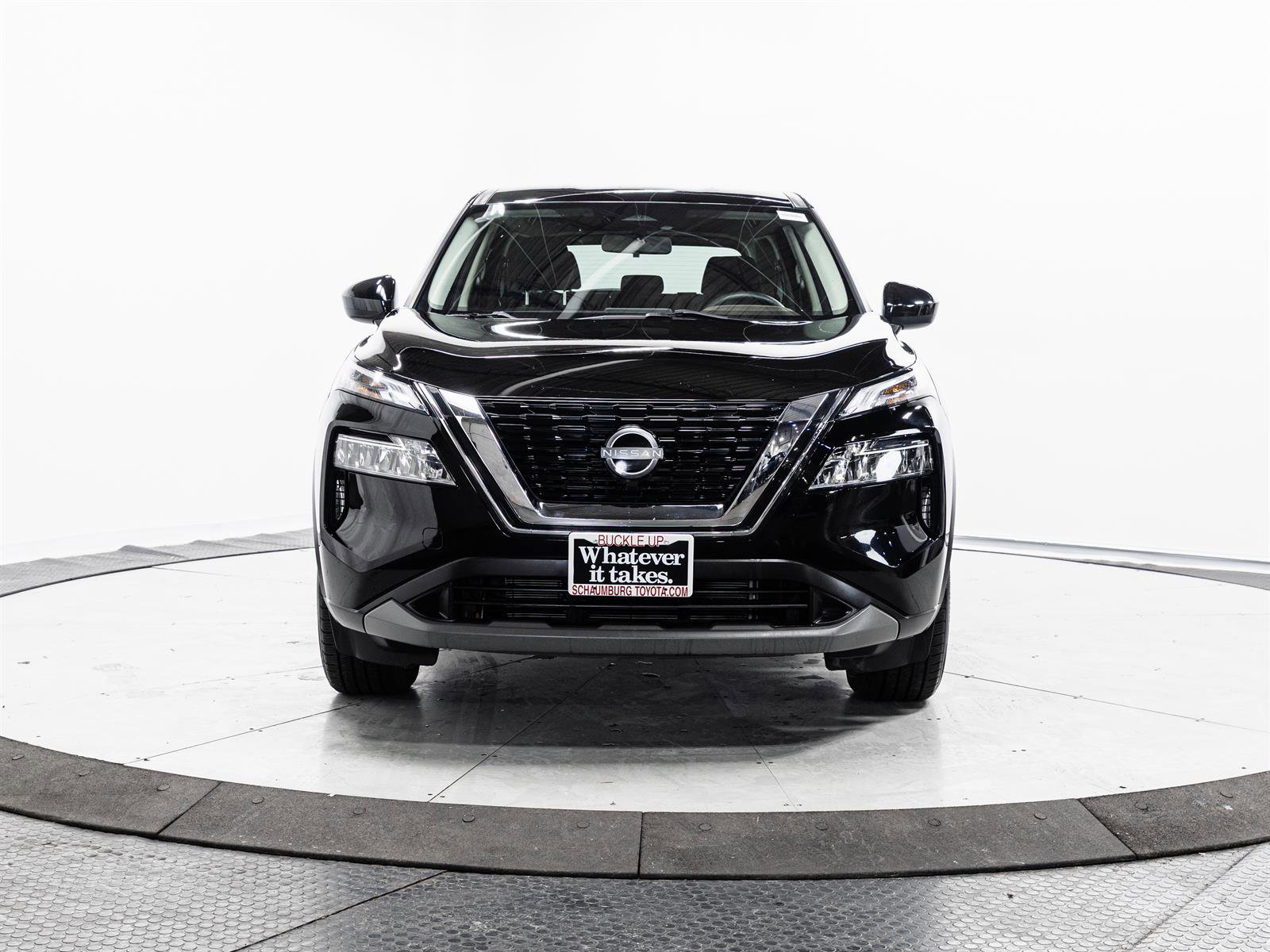 Used 2023 Nissan Rogue SV image 2