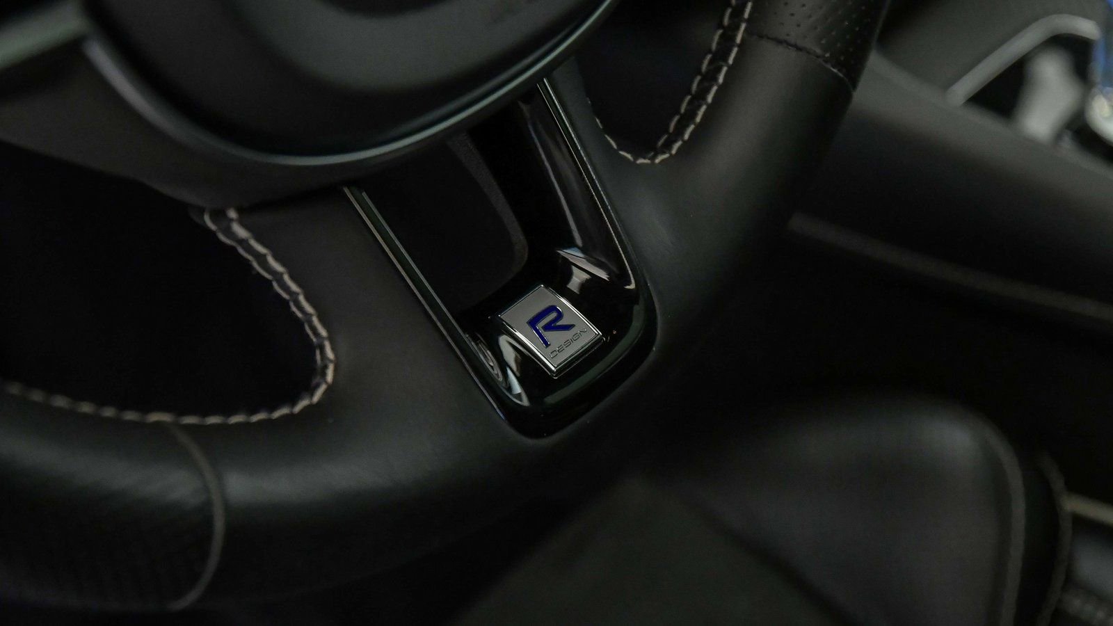 Used 2019 Volvo XC90 T8 R-Design w/ Advanced Package image 25