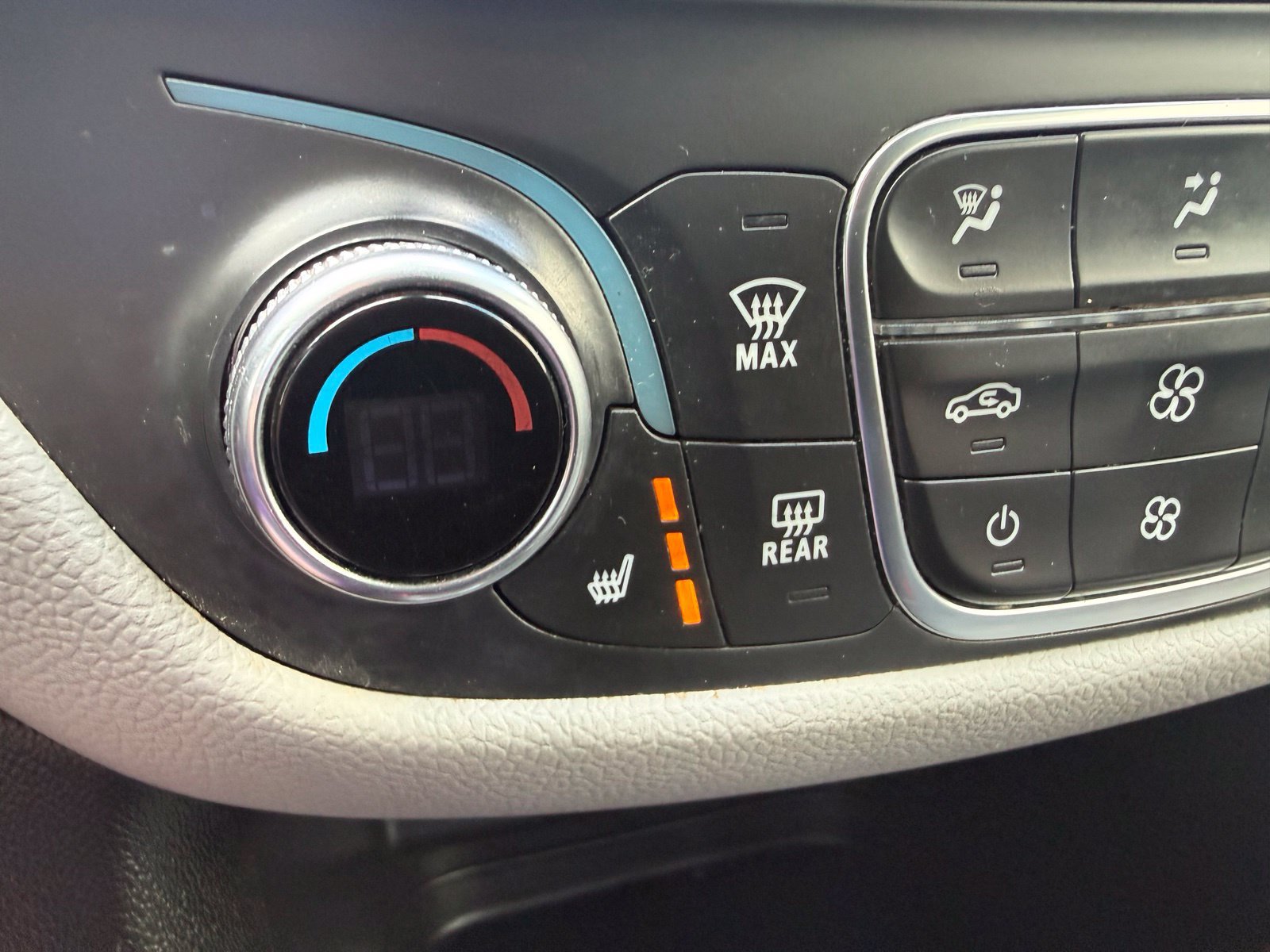 Used 2022 Chevrolet Equinox LT AWD/4WD image 25