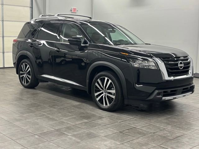 Used 2025 Nissan Pathfinder Platinum w/ Cargo Package image 1