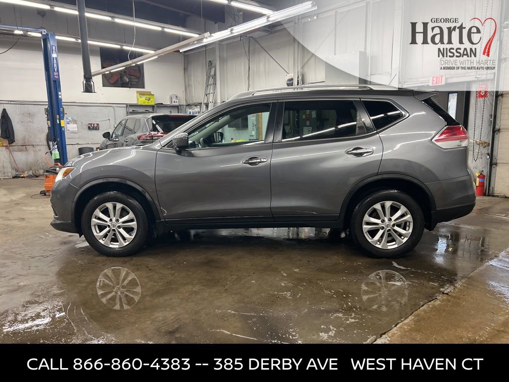 Used 2016 Nissan Rogue SV image 2