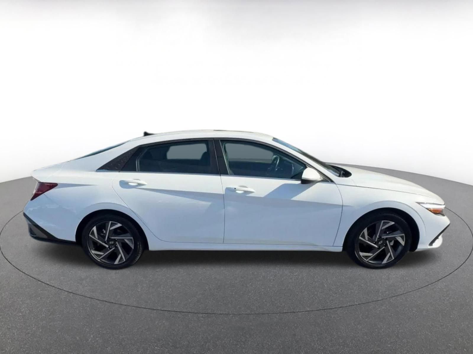 Used 2025 Hyundai Elantra SEL FWD image 16