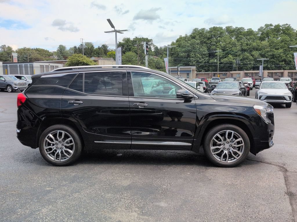 Used 2023 GMC Terrain Denali w/ LPO, Floor Liner Package AWD/4WD image 4