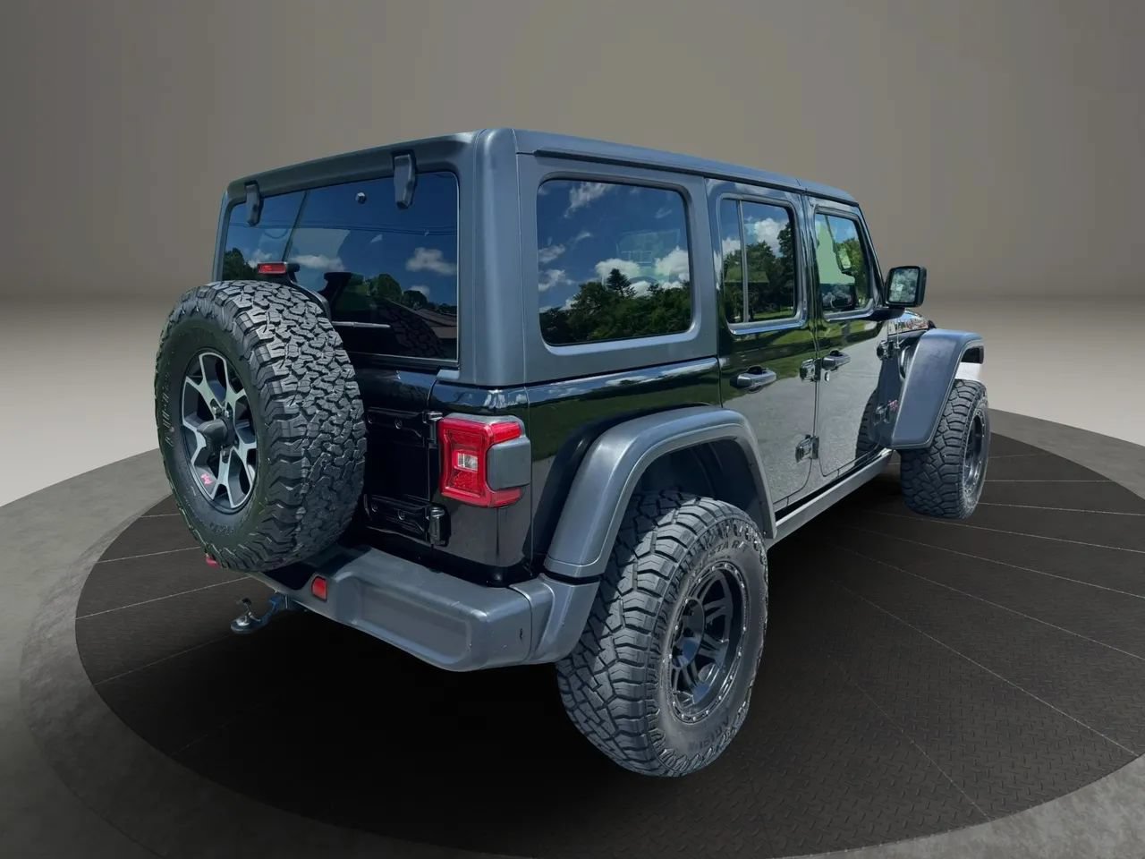 Used 2018 Jeep Wrangler Unlimited Rubicon w/ LED Lighting Group AWD/4WD image 2