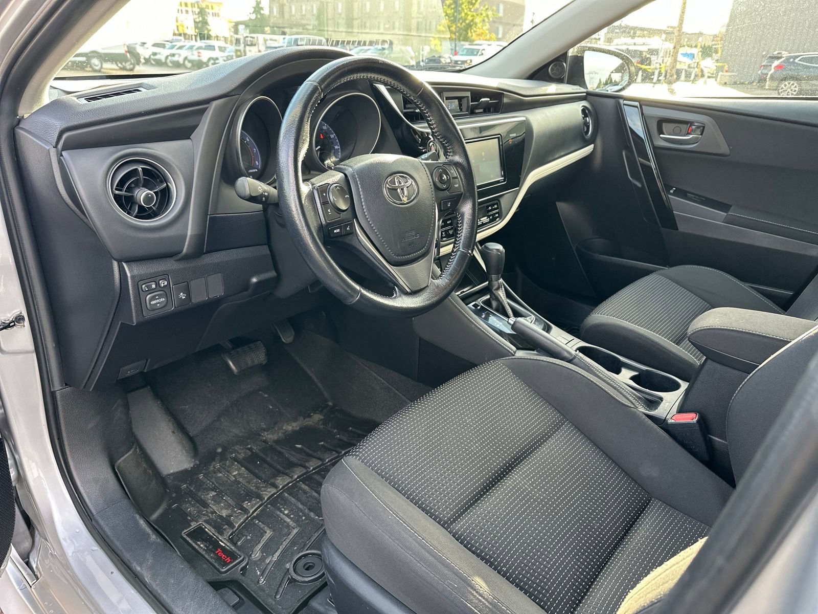 Used 2017 Toyota Corolla iM image 9