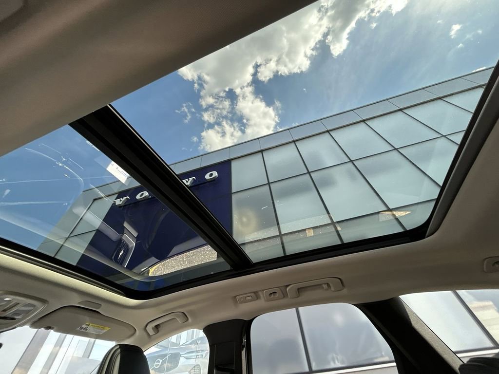 Certified 2024 Volvo XC60 B5 Core w/ Climate Package AWD/4WD image 24