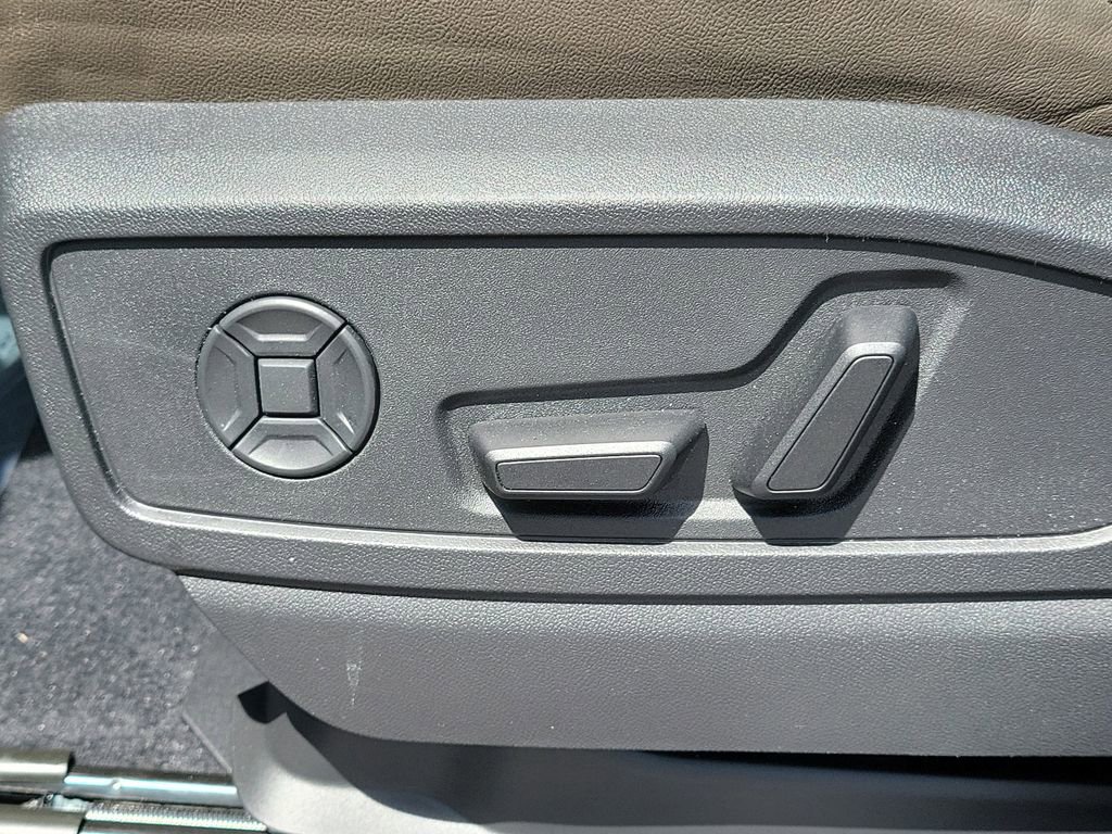 Used 2025 Audi Q5 Premium Plus AWD/4WD image 29