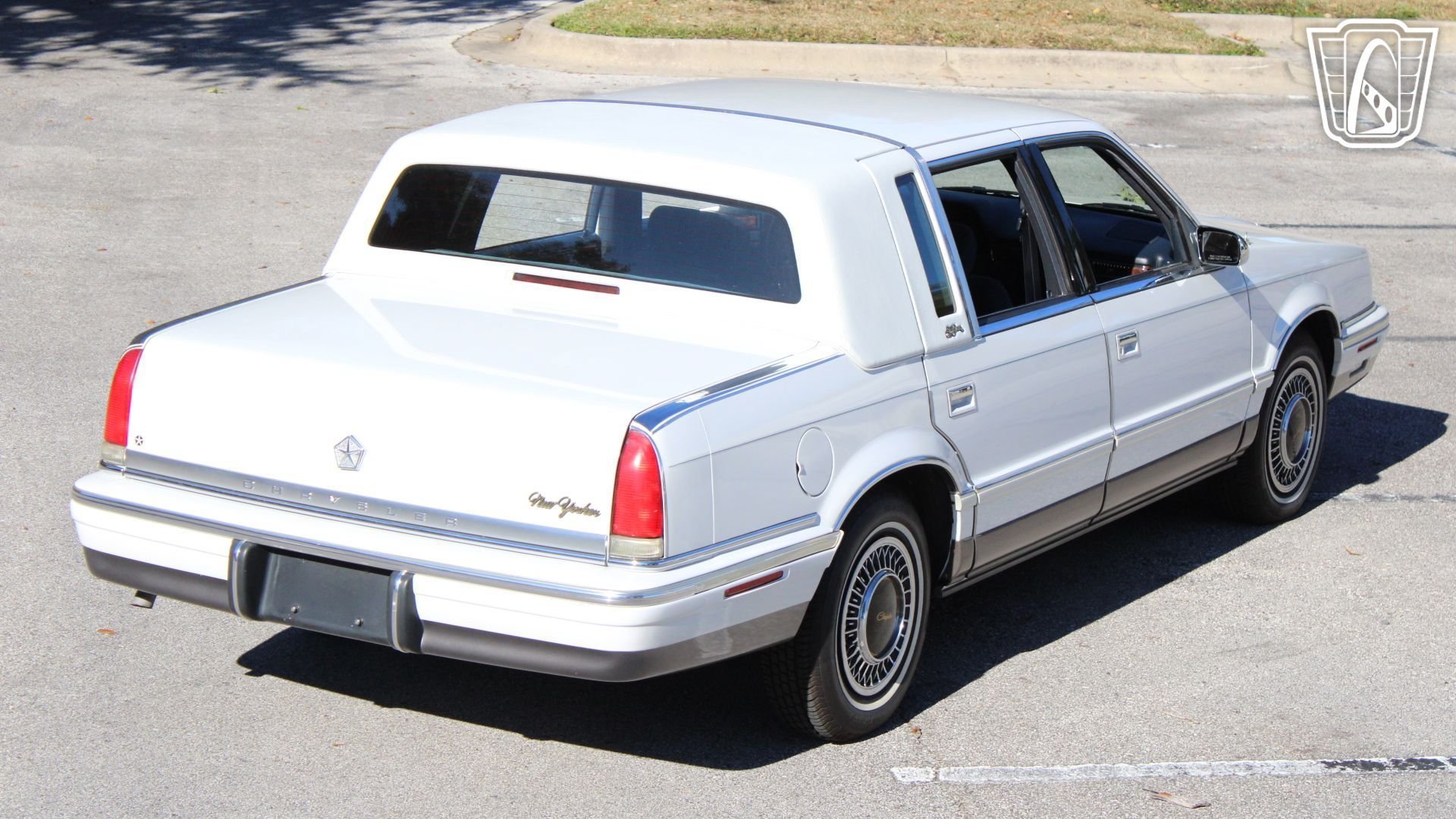 Used 1993 Chrysler New Yorker Fifth Avenue FWD image 10