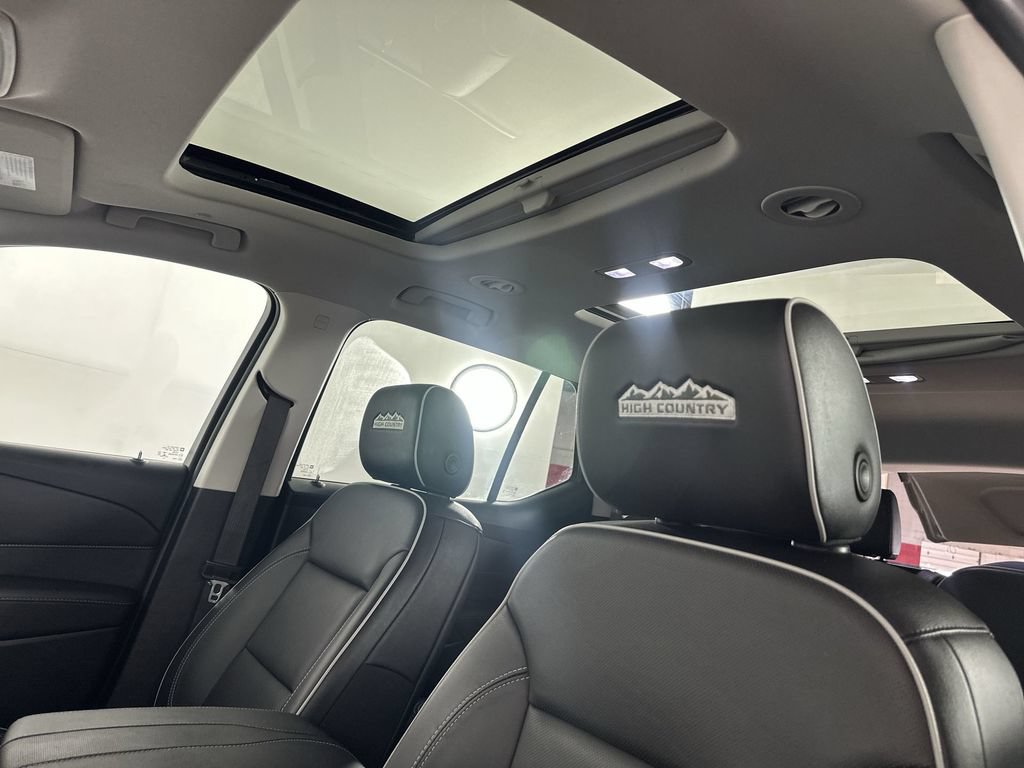 Used 2021 Chevrolet Traverse High Country AWD/4WD image 21