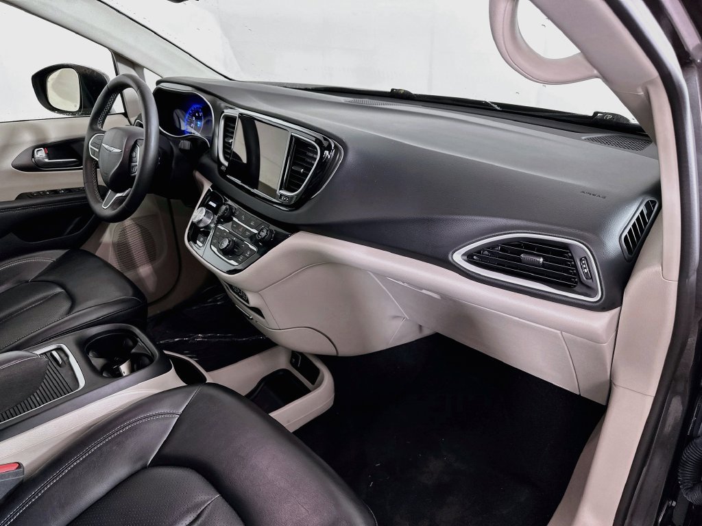 Certified 2023 Chrysler Pacifica Touring-L FWD image 40