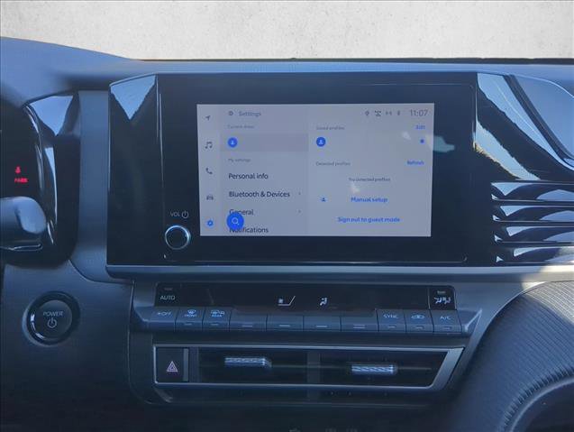 Used 2025 Toyota Camry SE image 15