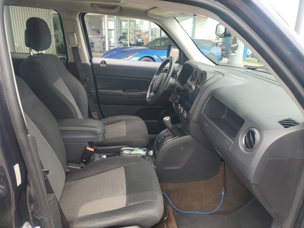 Used 2014 Jeep Patriot Latitude w/ Sun/Sound Group AWD/4WD image 10