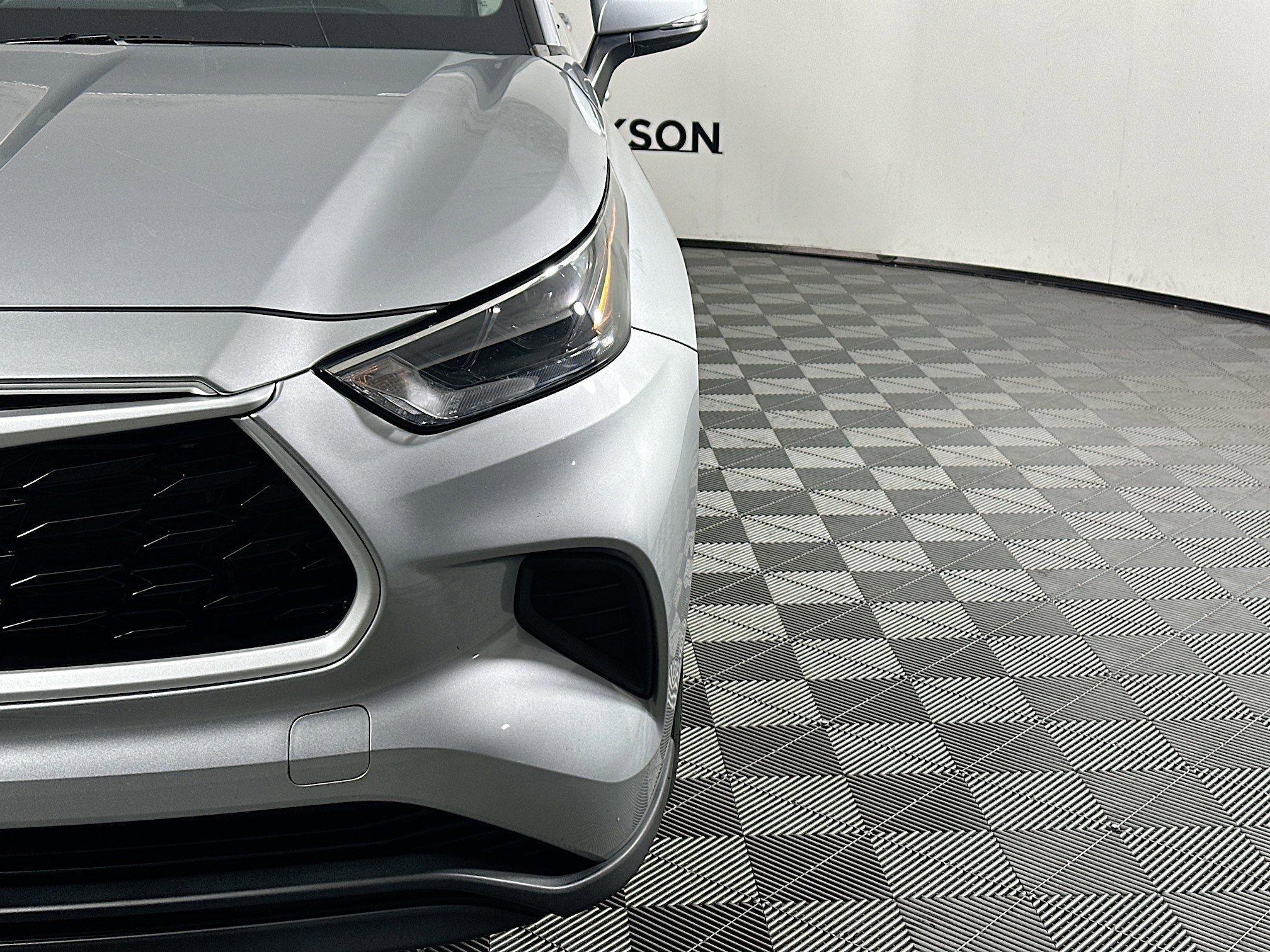 Used 2023 Toyota Highlander L image 9