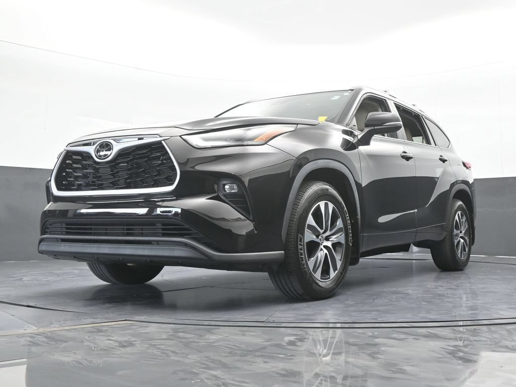 Used 2022 Toyota Highlander XLE FWD image 55