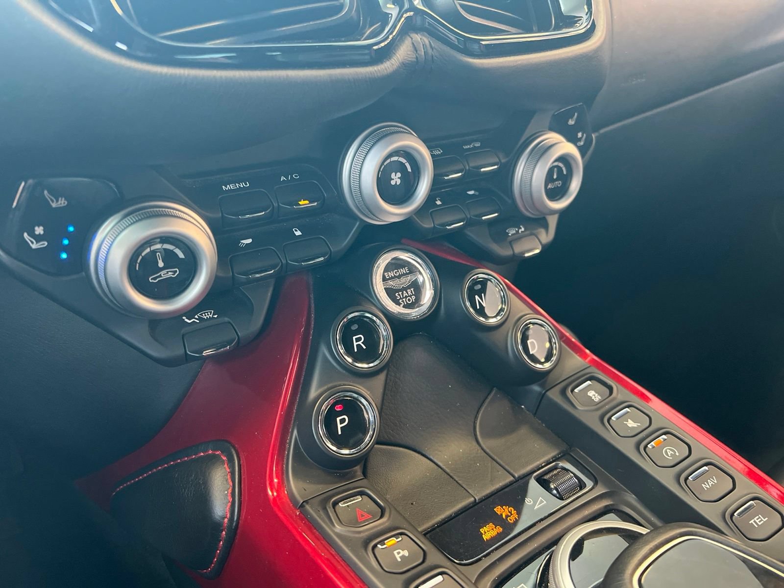 Used 2021 Aston Martin V8 Vantage Roadster RWD image 21