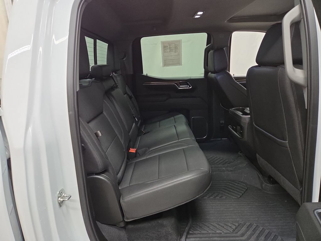 Used 2025 Chevrolet Silverado 1500 LT Trail Boss w/ Convenience Package II AWD/4WD image 9