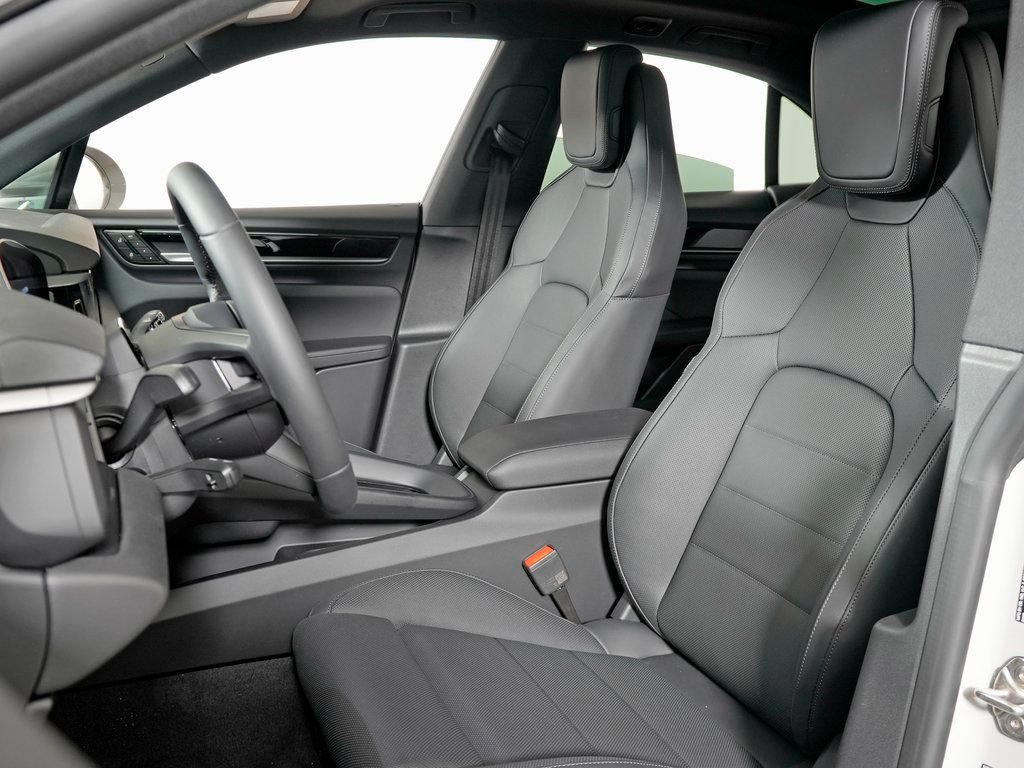 Certified 2026 Porsche Macan 4 Electric AWD/4WD image 5