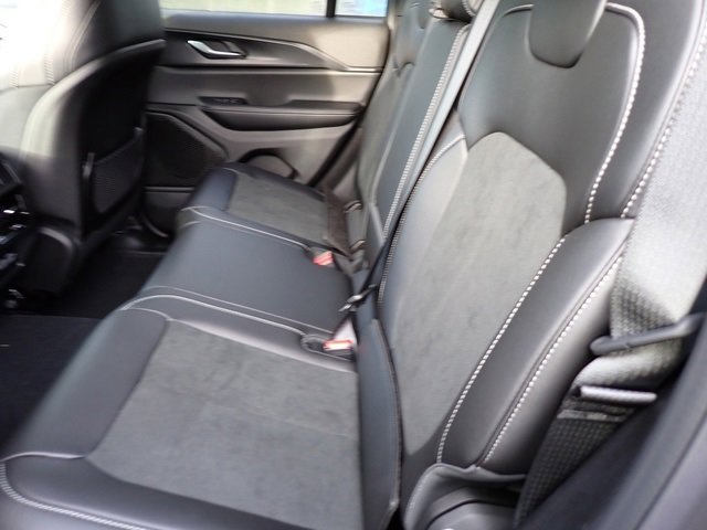 New 2025 Jeep Grand Cherokee Altitude image 12