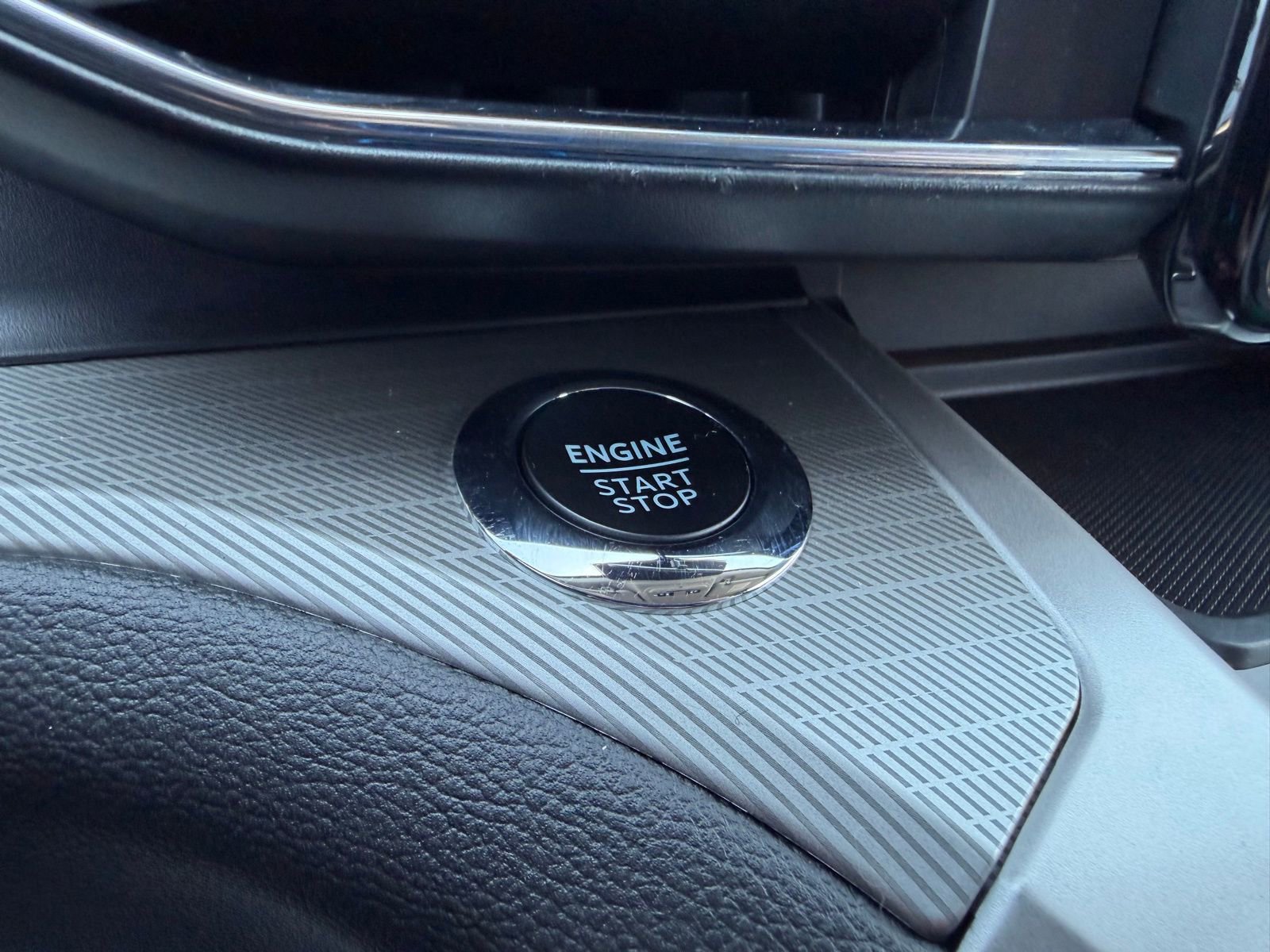 Used 2023 Ford Explorer XLT w/ Equipment Group 202A image 24