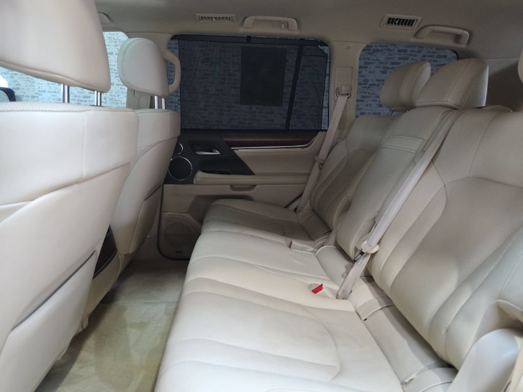 Used 2019 Lexus LX 570 4WD w/ Luxury Package image 18