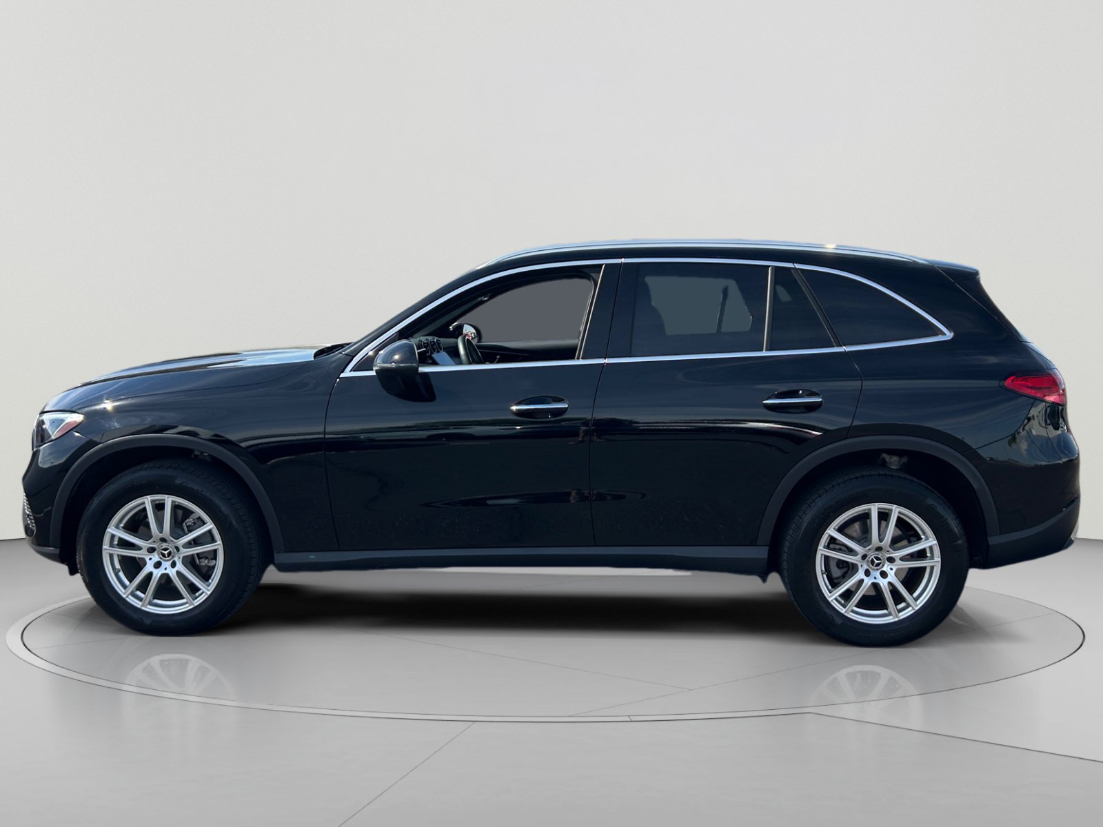 Used 2025 Mercedes-Benz GLC 300 image 2