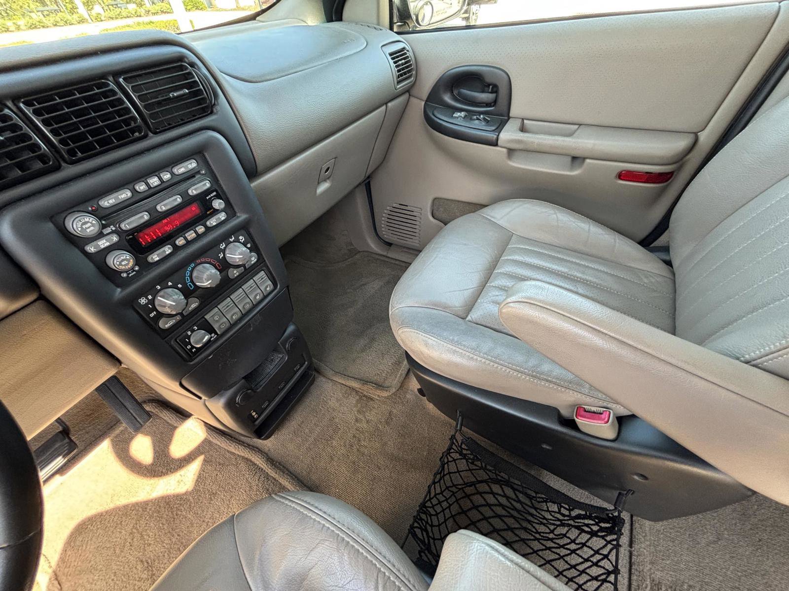 Used 2002 Pontiac Montana Extended w/ Premium Seating Pkg image 13