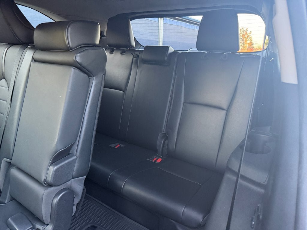 Used 2021 Toyota Highlander XLE AWD/4WD image 34