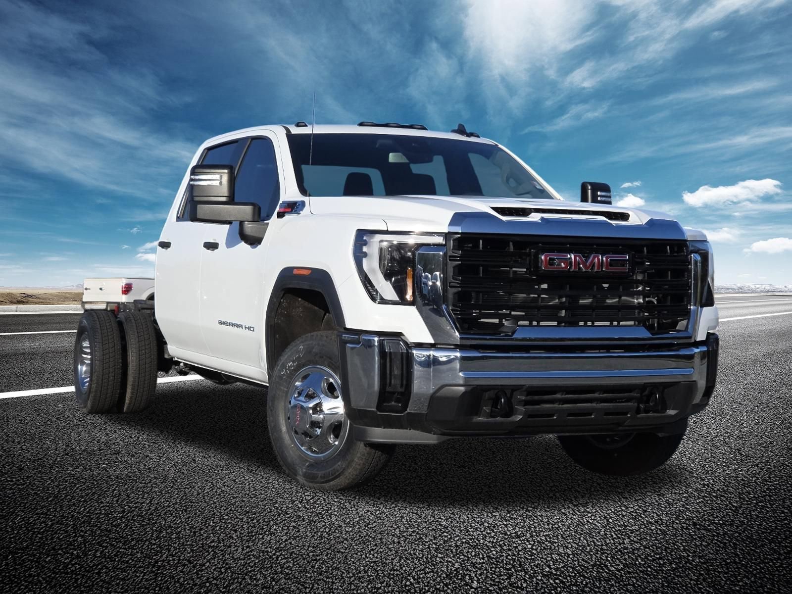 Used 2025 GMC Sierra 3500 Pro w/ Convenience Package image 2