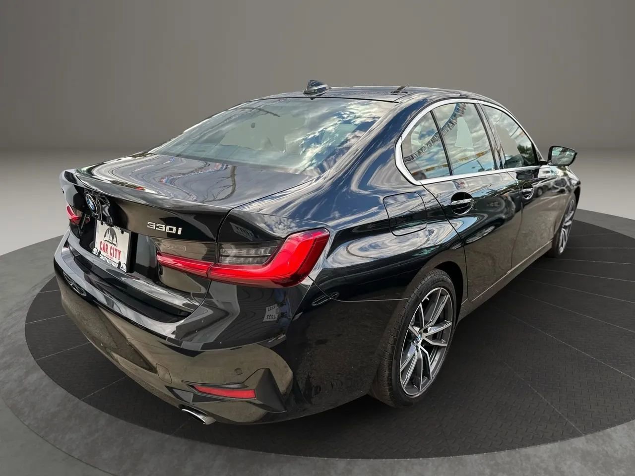 Used 2021 BMW 330i xDrive Sedan w/ Convenience Package image 5