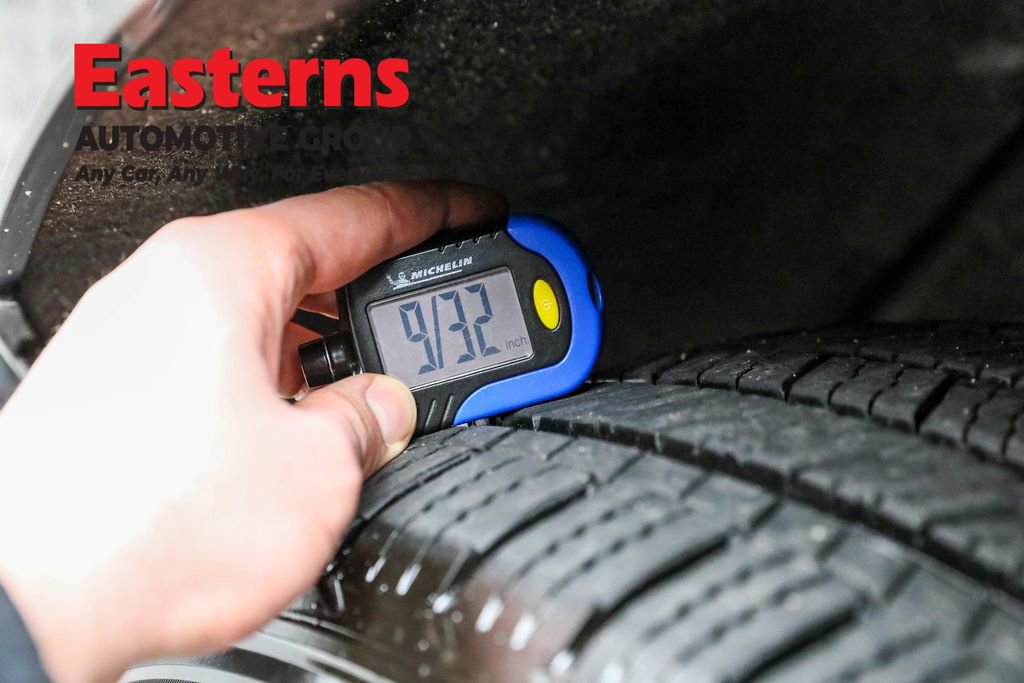 Used 2024 Chevrolet Suburban Premier image 32