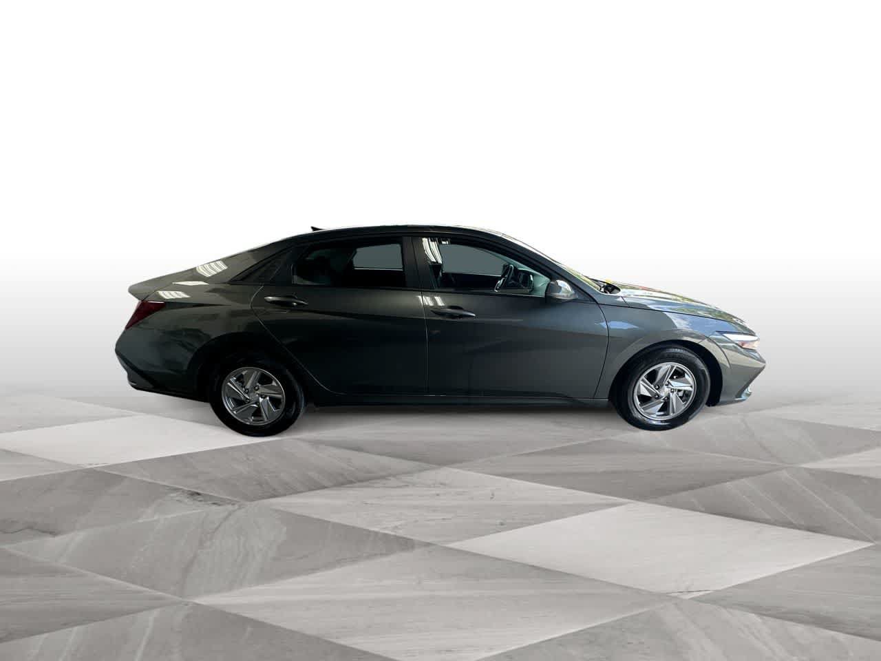 Used 2026 Hyundai Elantra SE FWD image 9